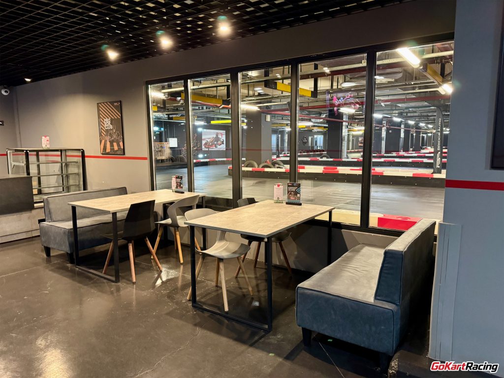 race on картинг вид на трассу из кафе