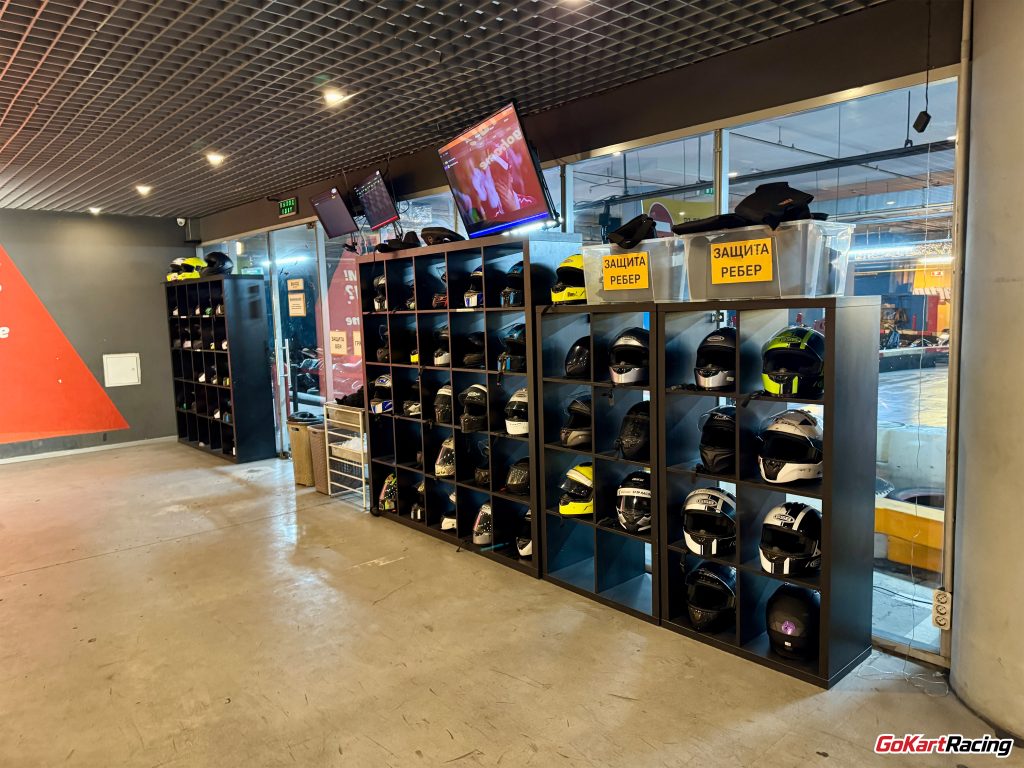 выход на трассу картодрома