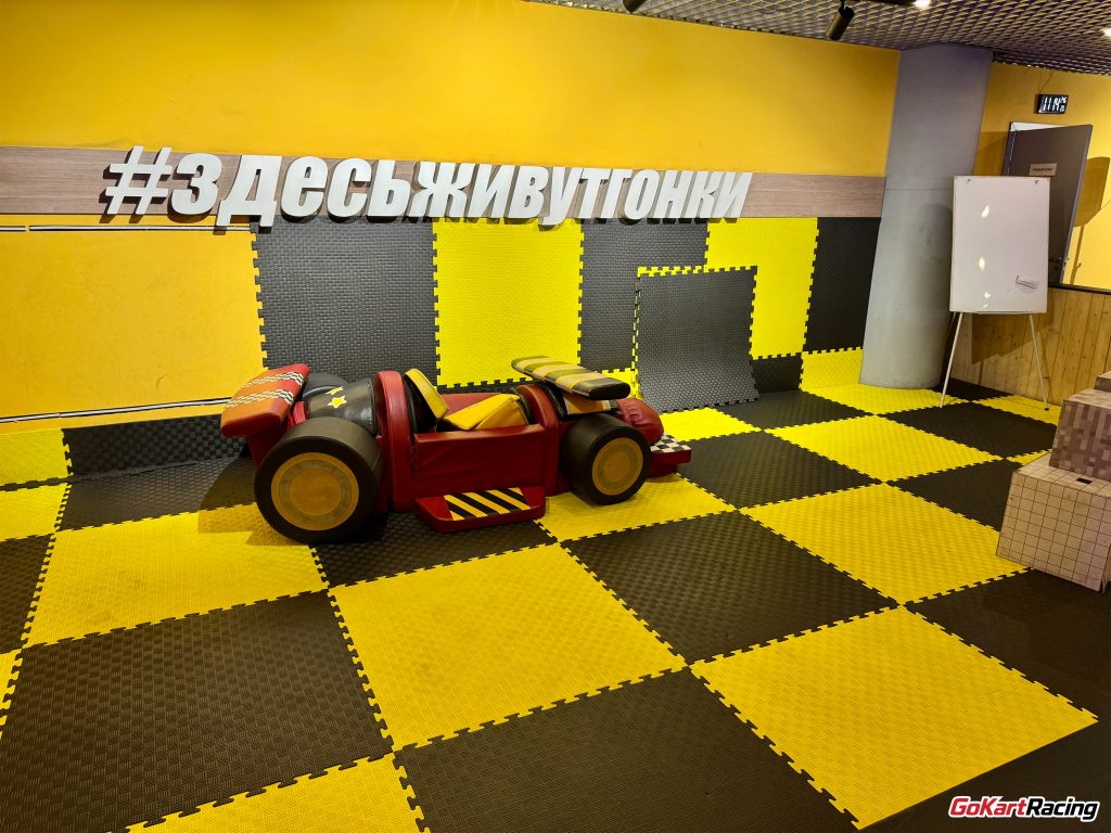 детский уголок на картинге Race Place