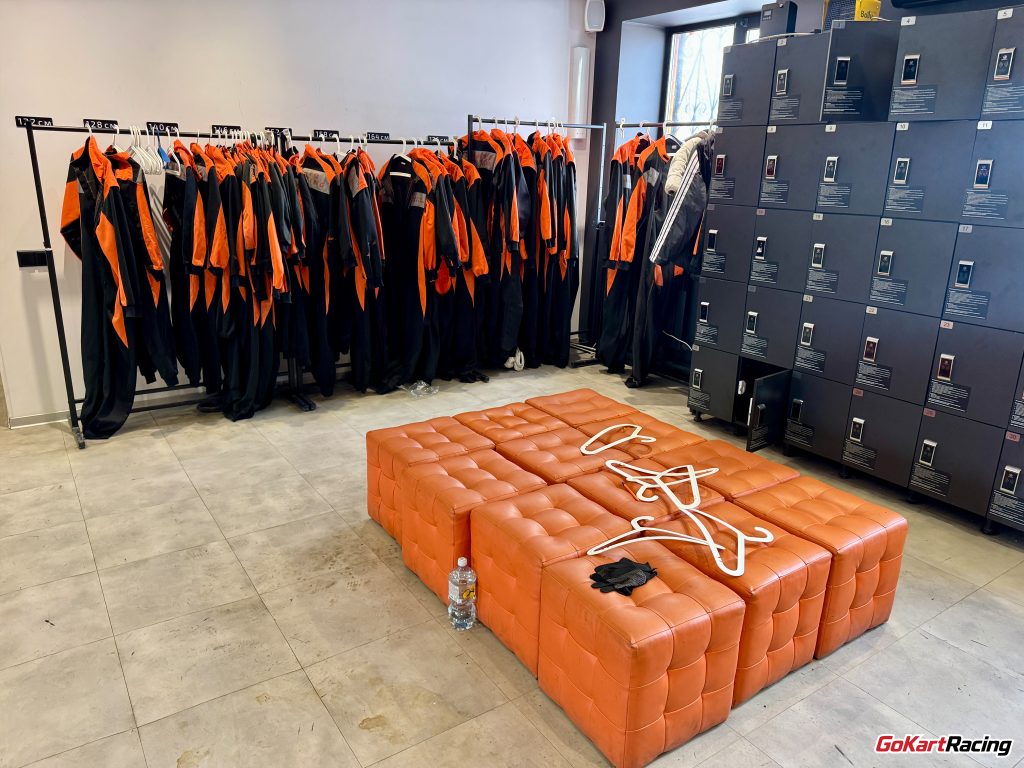 Лонато Картинг раздевалка