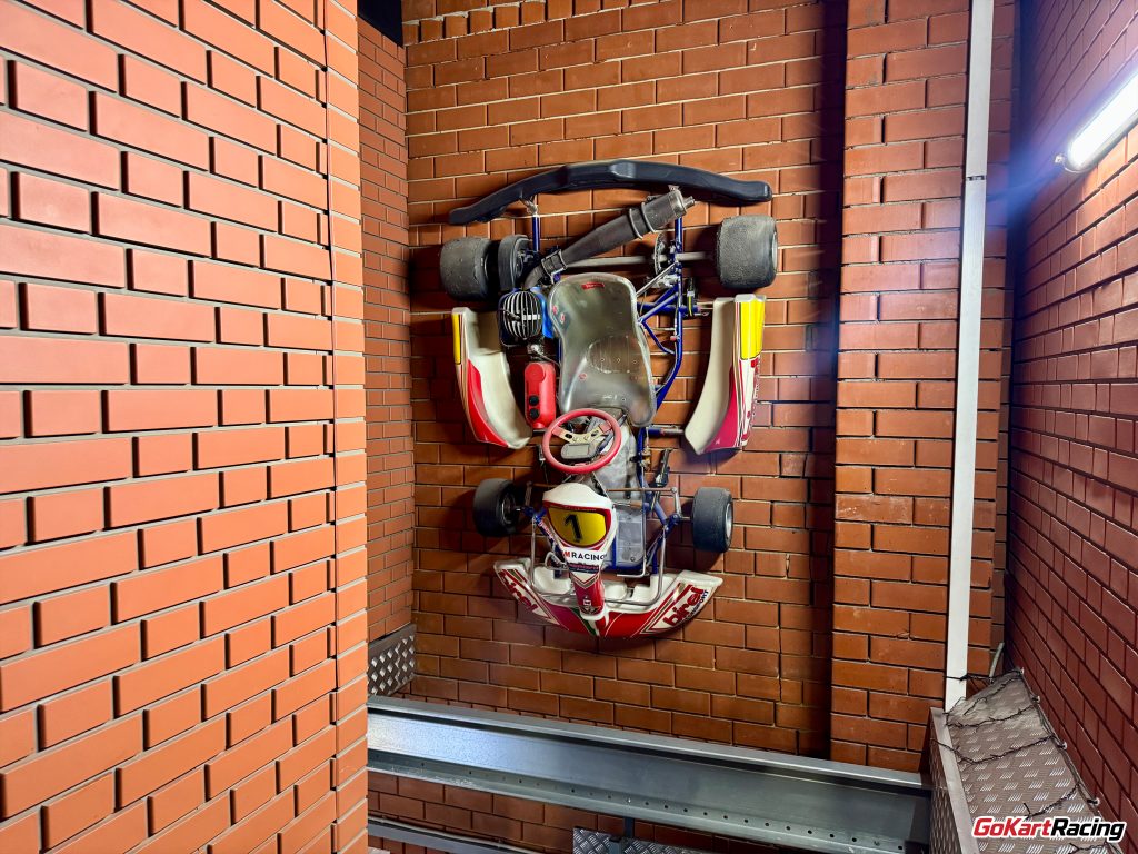 Лонато карт на стене