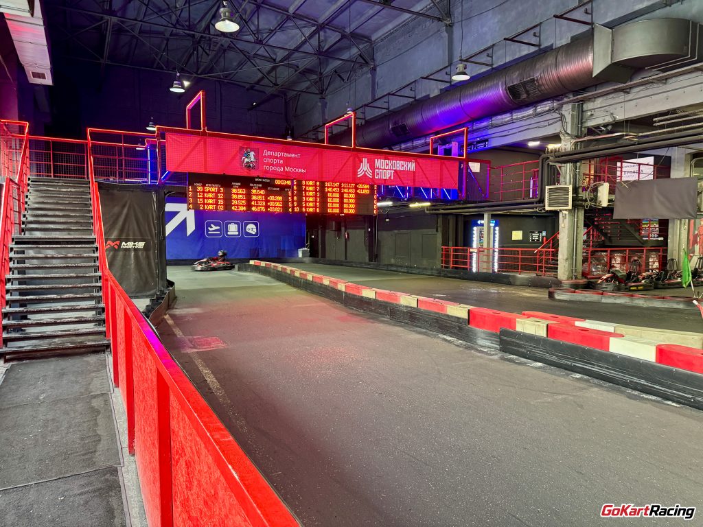 Микс Картинг, проход над трассой, второй поворот