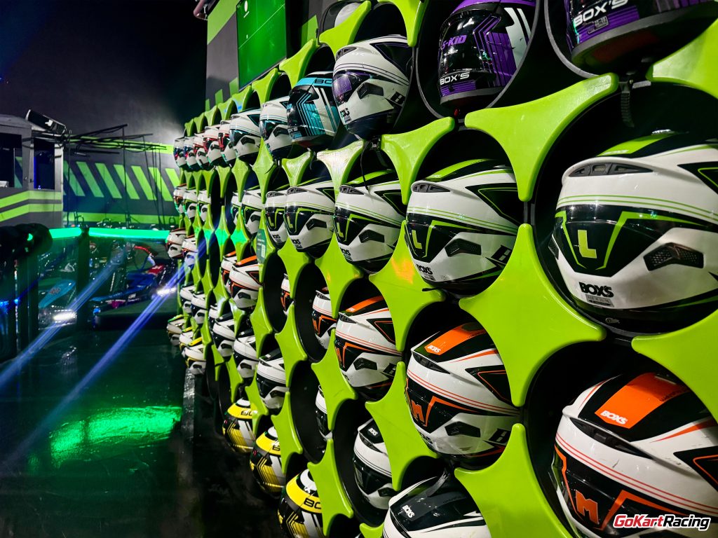 Шлемы перед выходом на трассу на Ego картинге 