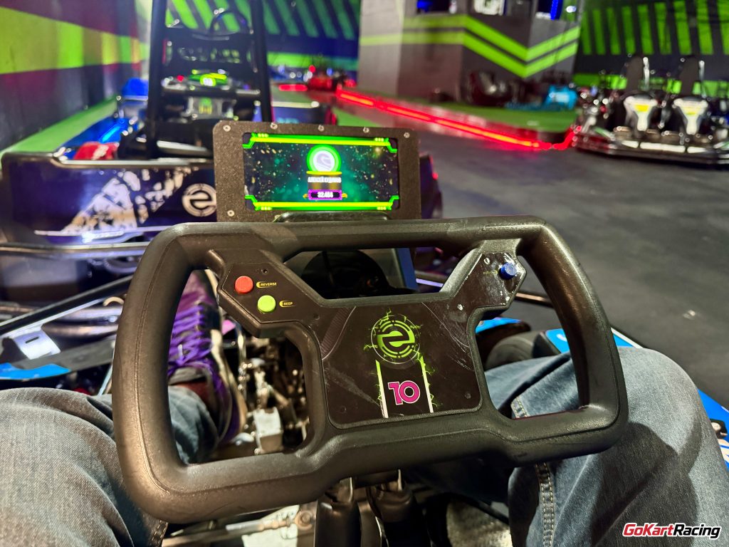 экран на руле на картах Ego