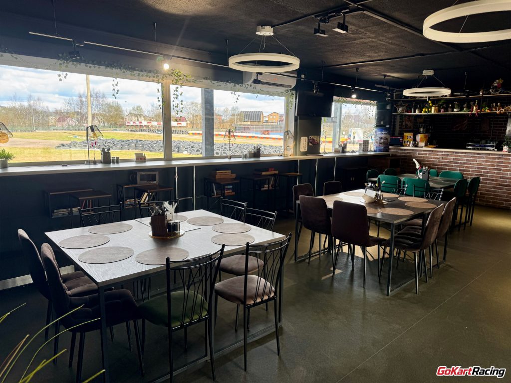 Вид из ресторана Огонь на трассу картинга Маяк