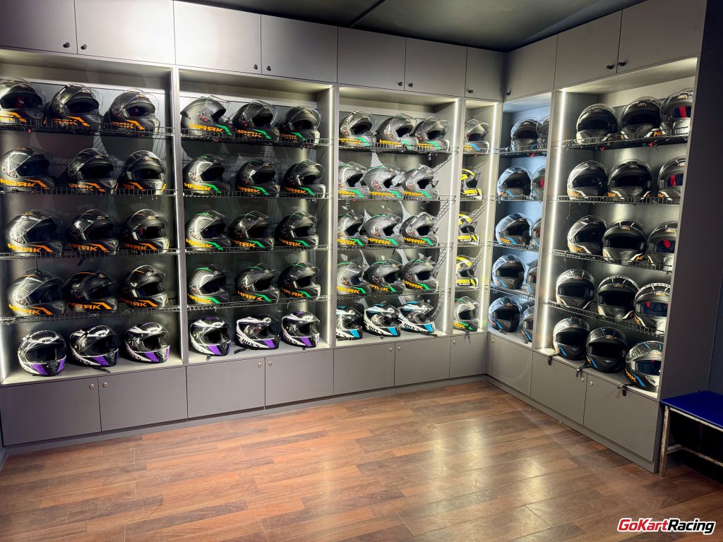 Шлемы, экипировка на картинге Маяк